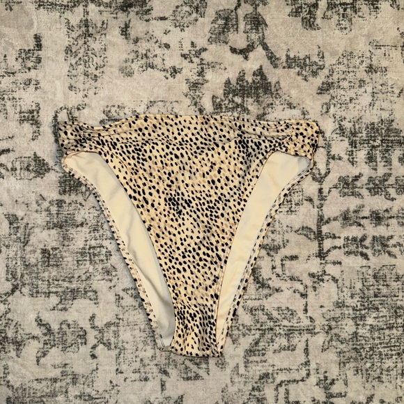 Bikinis/swim - Picture 5 of 11